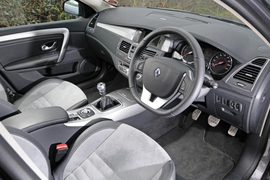 Интерьер Renault Laguna GT Line 2011 года  (UK) (фото 8 из 30)
